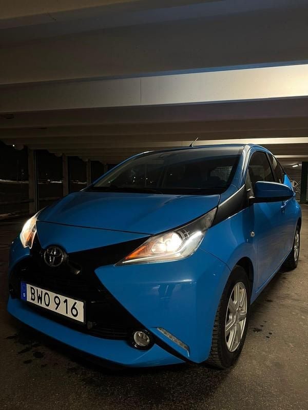 Begagnad 2016 Toyota Aygo X-play Halvkombi | 80 000 kr (Marknadspris) - Bild 1/4