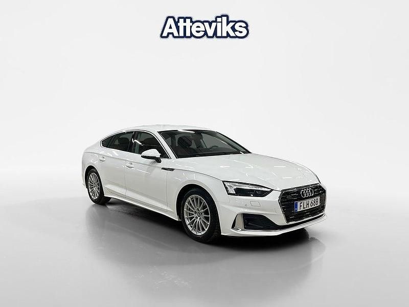 Vit Begagnad 2020 Audi A5 Sportback Proline Halvkombi | 299 900 kr (Marknadspris) - Bild 1/4