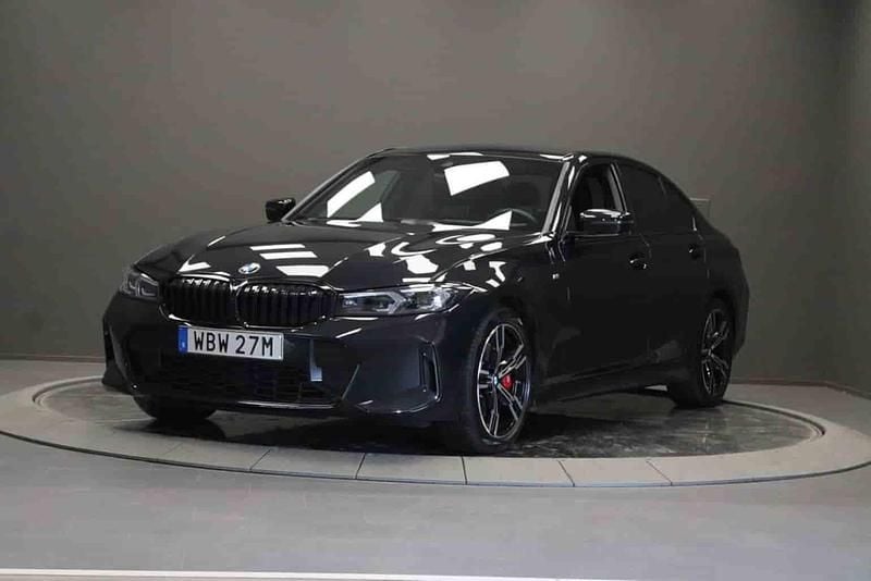 Svart Begagnad 2025 BMW 320 Sedan | 529 000 kr - Bild 1/1