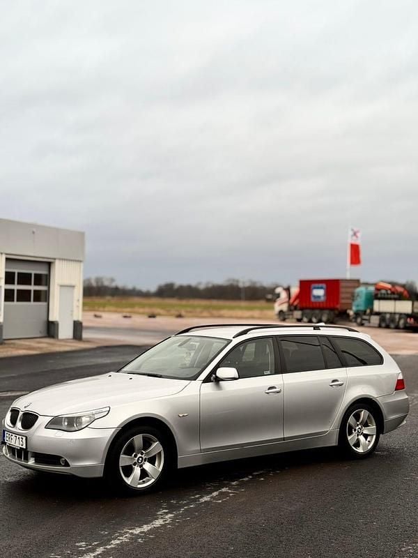Silver Begagnad 2007 BMW 525 Kombi | 48 000 kr (Marknadspris) - Bild 1/4