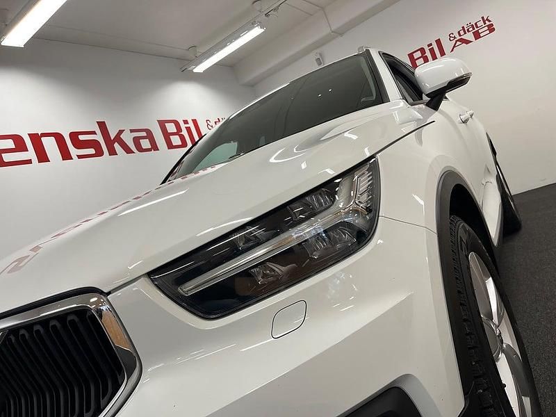 Begagnad Volvo XC40 Momentum 150 HK (110 kW) 2020 Vit SUV