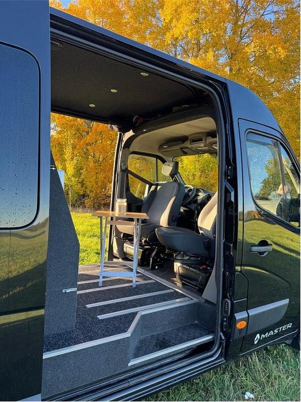 Svart Begagnad 2019 Renault Master Van | 388 000 kr - Bild 1/4