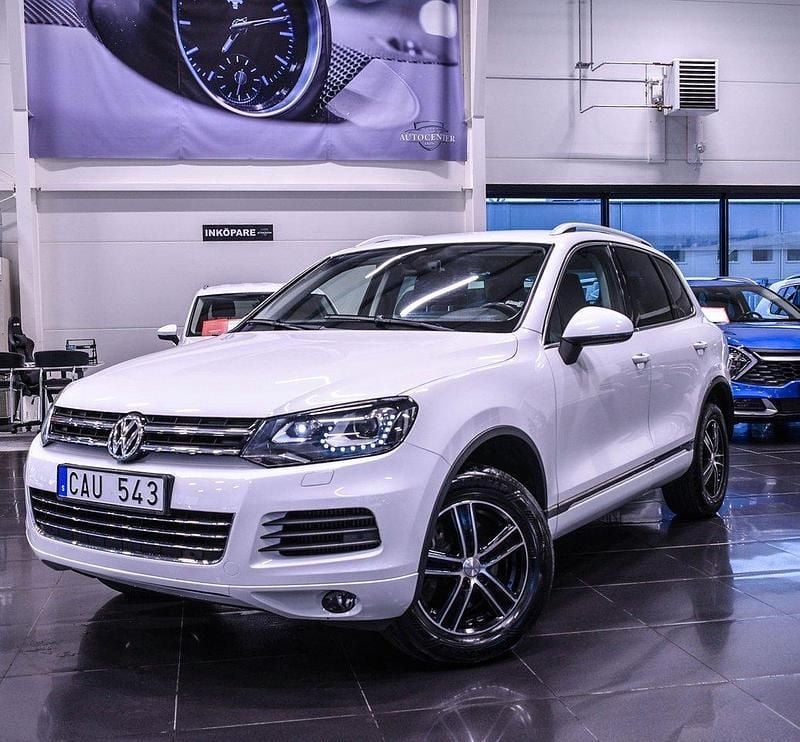Vit Begagnad 2013 VW Touareg SUV | 189 900 kr (Marknadspris) - Bild 1/4