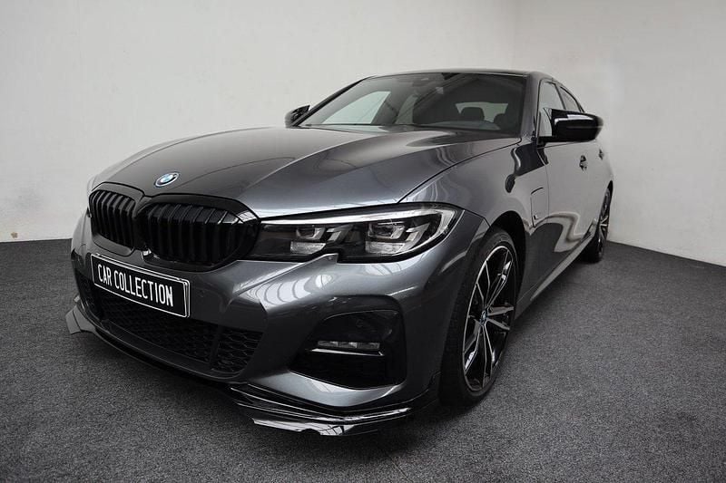 Begagnad BMW 330e M Sport 292 HK (214 kW) 2021 Grå Sedan