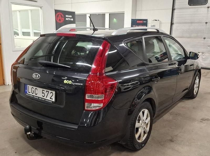 Begagnad Kia Ceed Sportswagon 128 HK (94 kW) 2011 Svart Kombi
