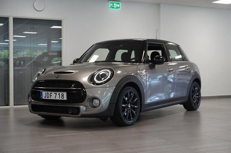 Grå Begagnad 2018 Mini Cooper Halvkombi | 229 800 kr - Bild 1/4