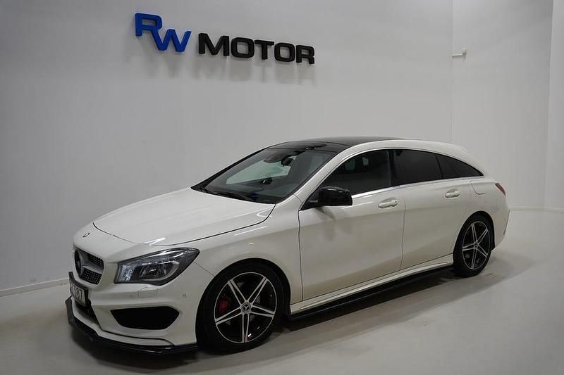 Vit Begagnad 2015 Mercedes CLA220 AMG Sedan | 164 900 kr (Marknadspris) - Bild 1/4
