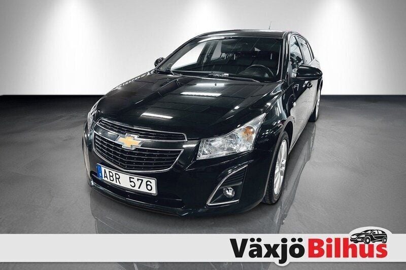 Svart Begagnad 2013 Chevrolet Cruze Halvkombi | 69 900 kr - Bild 1/4