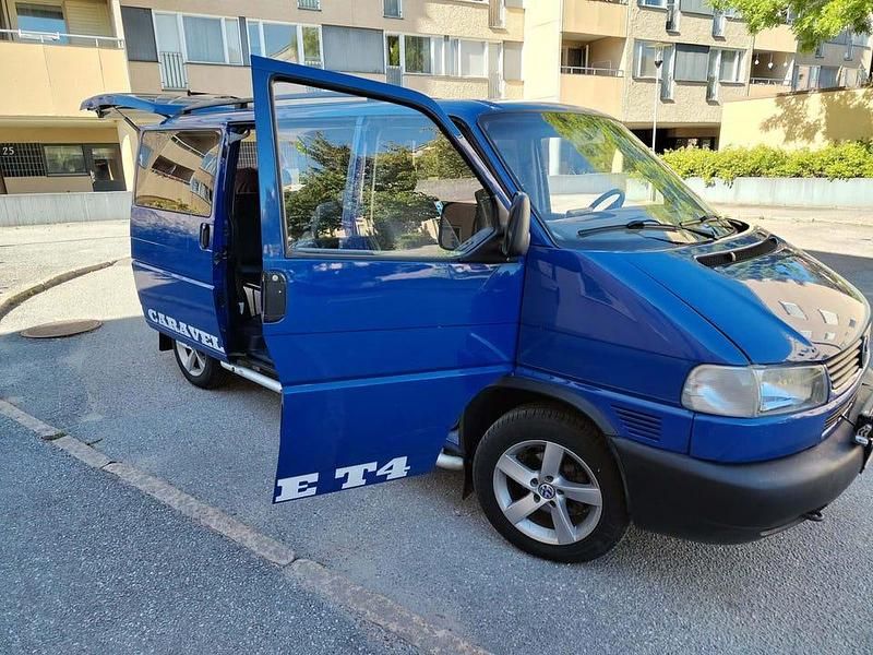 Begagnad VW Caravelle 115 HK (84 kW) 2001 Blå Minibuss