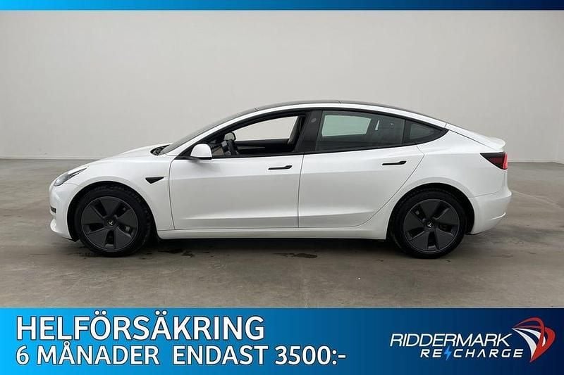 Vit Begagnad 2022 Tesla Model 3 Standard Range Sedan | 258 600 kr (Marknadspris) - Bild 1/3