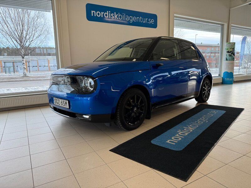 Mörkblå Begagnad 2020 Honda e Halvkombi | 229 900 kr (Marknadspris) - Bild 1/4