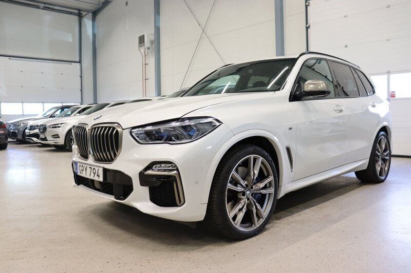 Vit Begagnad 2020 BMW X5 M Sport SUV | 739 800 kr (Superpris) - Bild 1/4