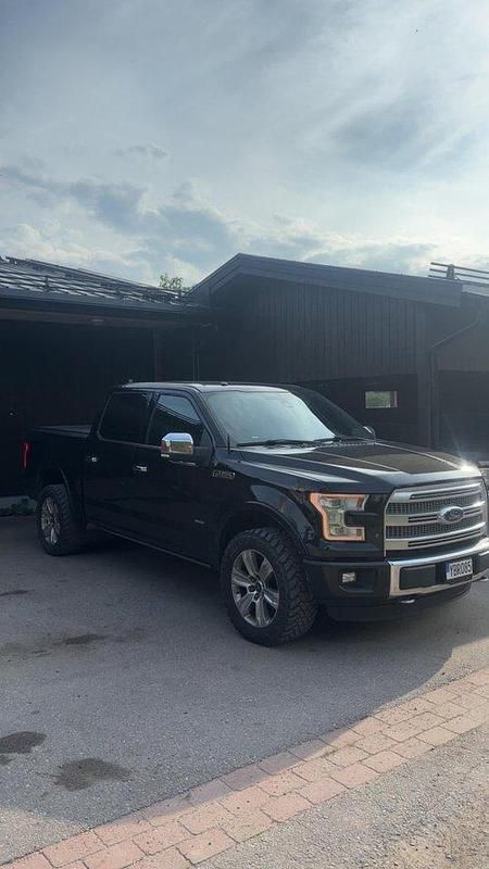 Svart Begagnad 2016 Ford F-150 Pickup | 300 000 kr - Bild 1/4