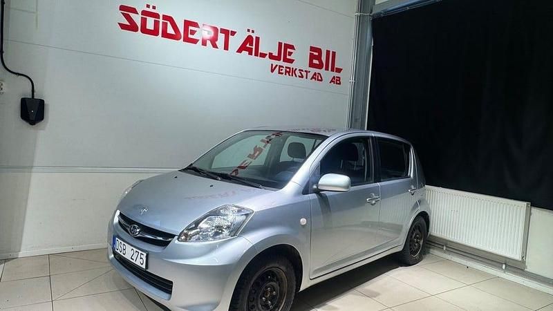 Ljusgrå Begagnad 2007 Subaru Justy Halvkombi | 34 900 kr - Bild 1/4