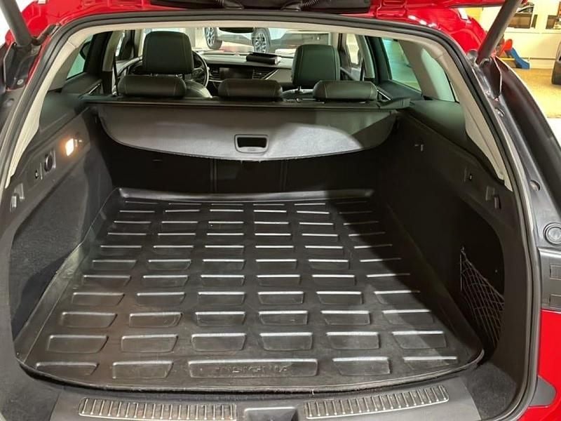 Begagnad Opel Insignia Country Tourer Business 209 HK (153 kW) 2017 Röd Kombi