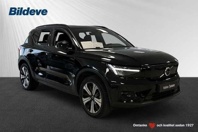 Svart Begagnad 2022 Volvo XC40 Plus SUV | 329 900 kr - Bild 1/4