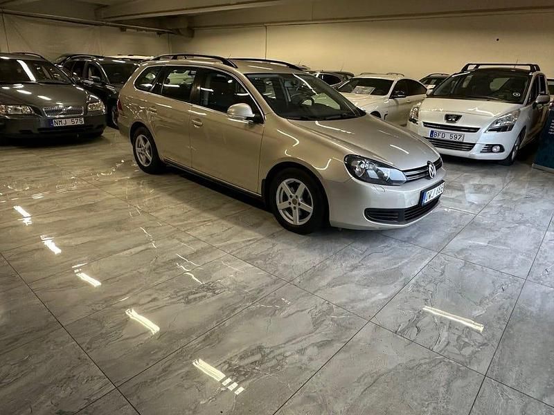 Begagnad VW Golf VII 105 HK (77 kW) 2012 Silver Kombi