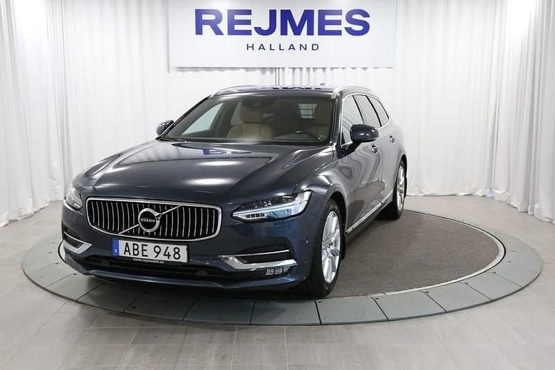 Mörkblå (blå) Begagnad 2017 Volvo V90 Inscription Kombi | 289 500 kr (Dyr) - Bild 1/4