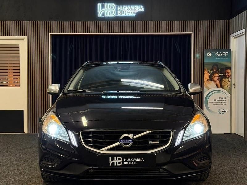 Begagnad Volvo V60 R-Design 150 HK (110 kW) 2011 Svart Kombi