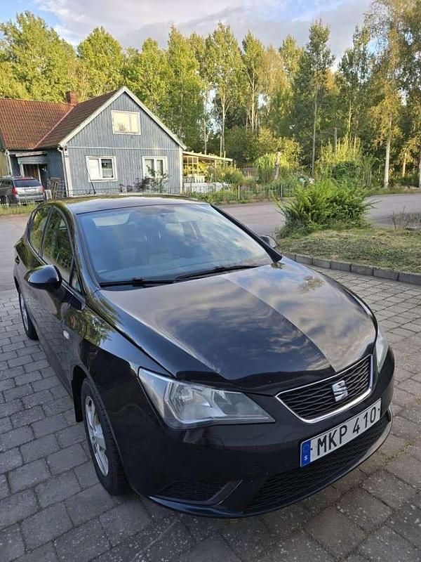 Svart Begagnad 2014 Seat Ibiza Style Halvkombi | 56 000 kr (Marknadspris) - Bild 1/3