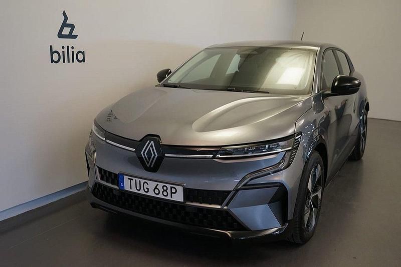 Grå Begagnad 2022 Renault Mégane Equilibre Halvkombi | 259 900 kr (Marknadspris) - Bild 1/3