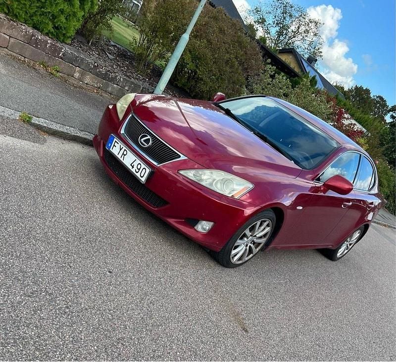 Röd Begagnad 2008 Lexus IS250 Sedan | 65 000 kr (Bra pris) - Bild 1/4