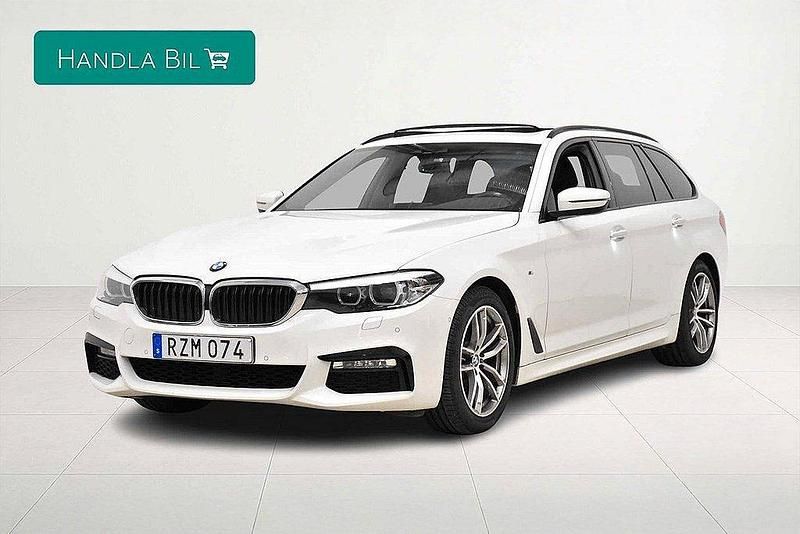 Vit Begagnad 2017 BMW 520 M Sport Kombi | 309 900 kr (Dyr) - Bild 1/4