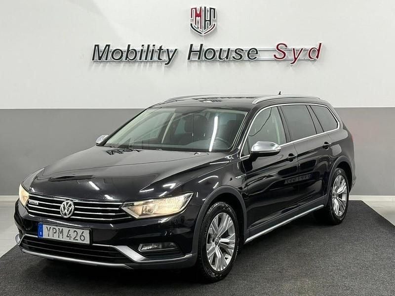 Svart Begagnad 2017 VW Passat Alltrack Kombi | 159 900 kr (Marknadspris) - Bild 1/4