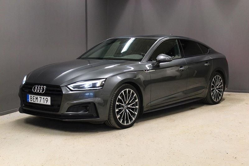 Grå Begagnad 2018 Audi A5 Sportback Comfort Halvkombi | 259 000 kr (Lite dyr) - Bild 1/4