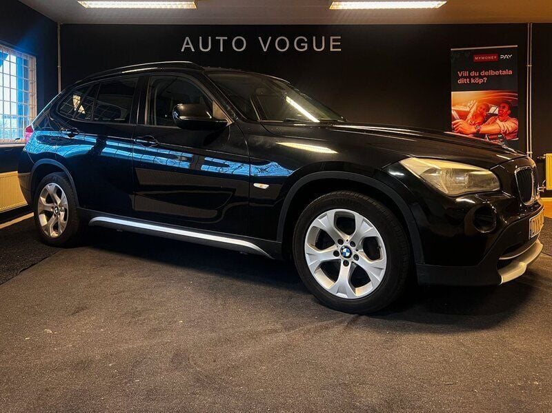 Svart Begagnad 2011 BMW X1 SUV | 74 900 kr (Bra pris) - Bild 1/4