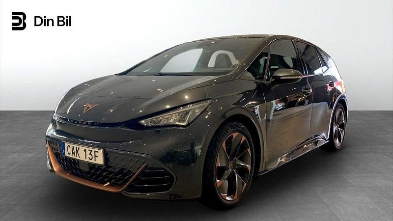 Mörkgrå (quasar grey metallic) Begagnad 2022 Cupra Born Halvkombi | 274 900 kr (Marknadspris) - Bild 1/4