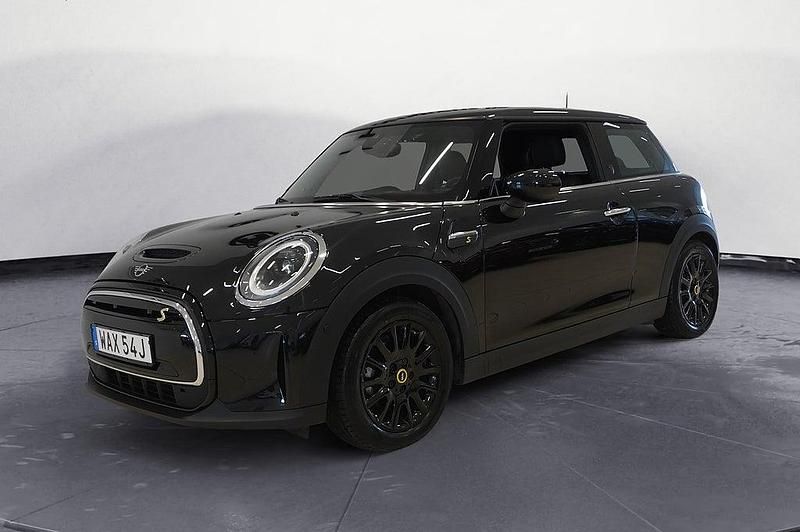 Begagnad Mini Cooper 22 kW (30 HK) 2023 Svart Halvkombi