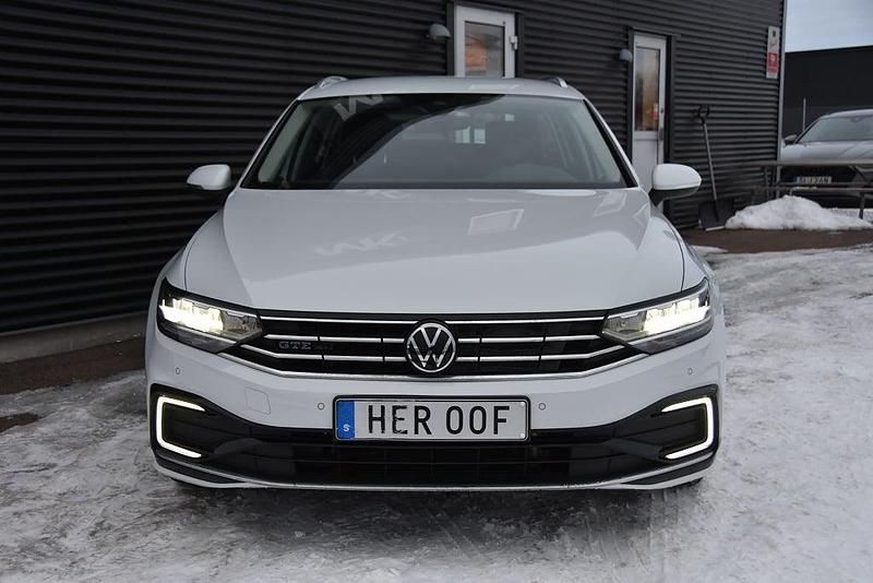 Begagnad VW Passat GTE 218 HK (160 kW) 2022 Vit Kombi