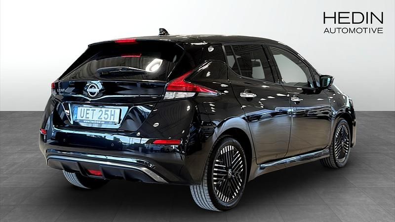 Begagnad Nissan Leaf N-Connecta 110 kW (150 HK) 2022 Svart Halvkombi