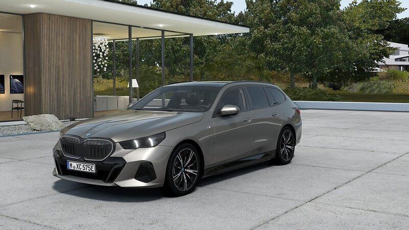 Grå Begagnad 2024 BMW i5 Comfort Edition Sedan | 799 900 kr - Bild 1/4