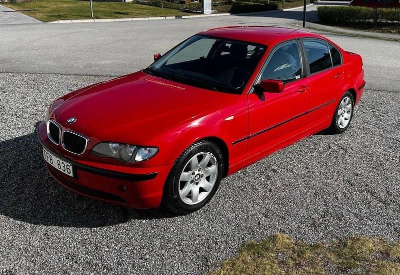 Röd Begagnad 2002 BMW 318 Sedan | 37 000 kr (Superpris) - Bild 1/4