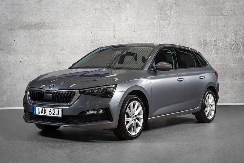 Grå Begagnad 2023 Skoda Scala Halvkombi | 219 000 kr (Marknadspris) - Bild 1/4
