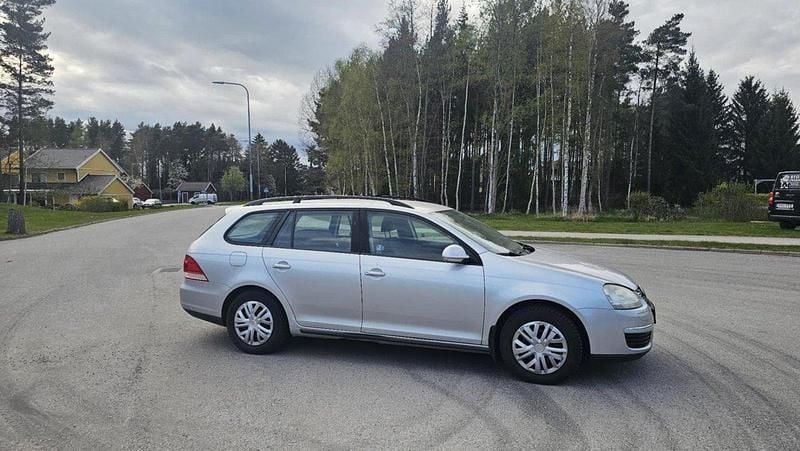Silver Begagnad 2009 VW Golf Kombi | 30 000 kr (Bra pris) - Bild 1/4