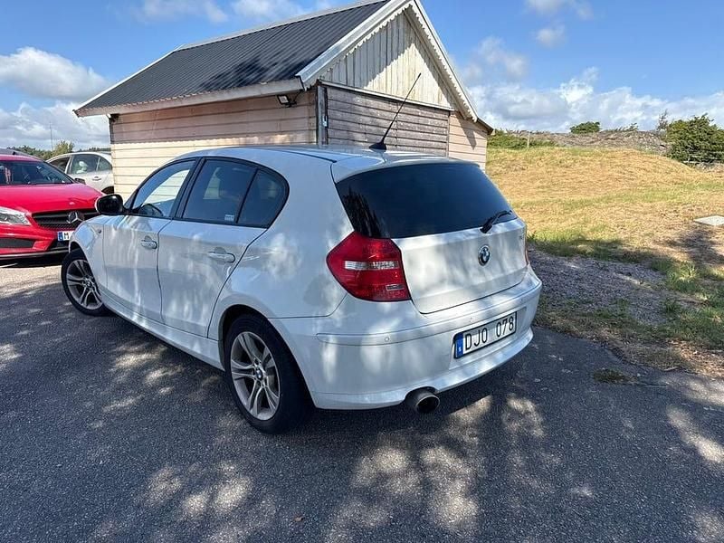 Begagnad BMW 116 122 HK (89 kW) 2011 Halvkombi