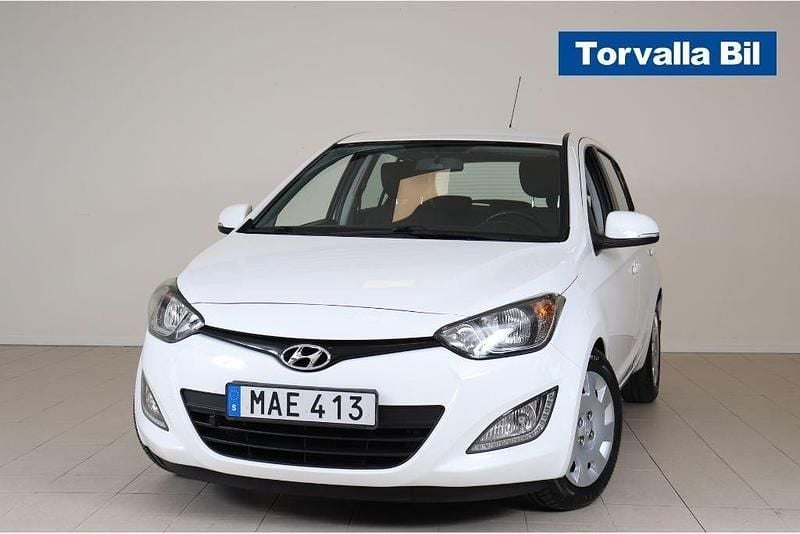 Vit Begagnad 2014 Hyundai i20 Premium Halvkombi | 59 900 kr (Bra pris) - Bild 1/4