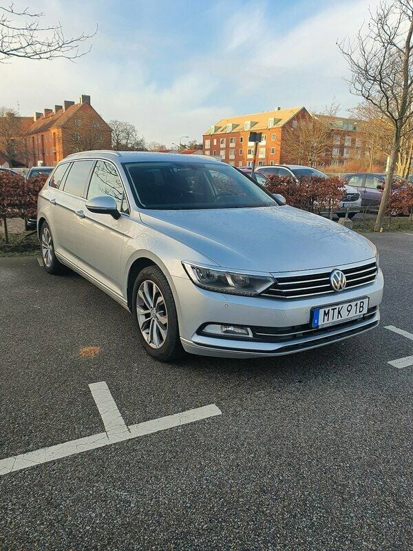 Silver Begagnad 2018 VW Passat Comfortline Kombi | 199 990 kr (Marknadspris) - Bild 1/4