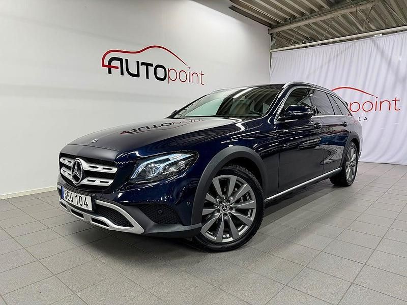Mörkblå Begagnad 2017 Mercedes E220 Avantgarde Kombi | 314 900 kr (Lite dyr) - Bild 1/4