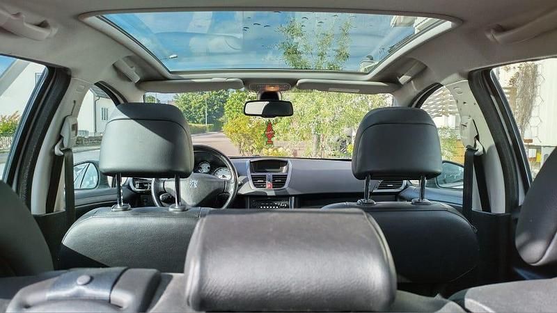 Begagnad Peugeot 207 GT 150 HK (110 kW) 2007