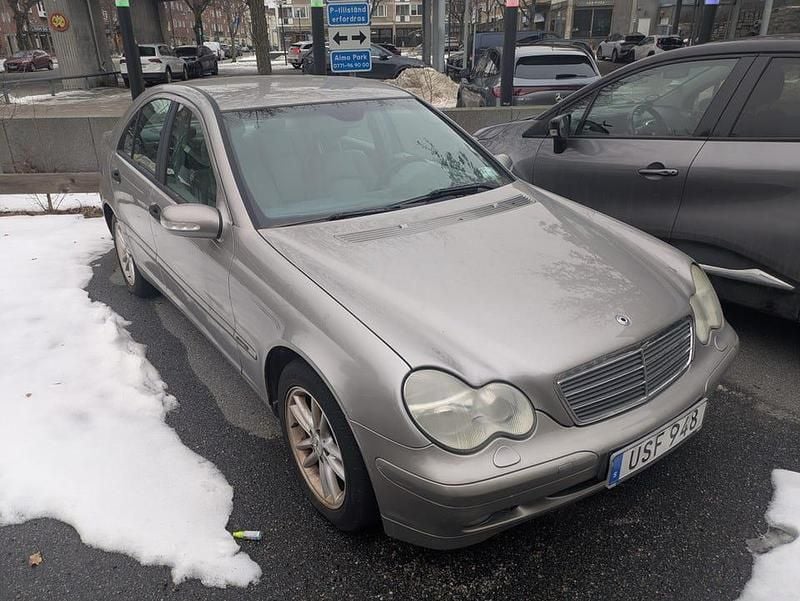 Begagnad 2004 Mercedes C180 | 6 000 kr (Superpris) - Bild 1/4