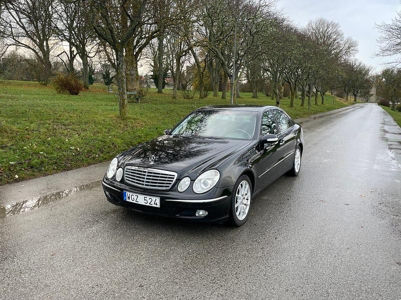 Begagnad 2002 Mercedes E320 Sedan | 55 000 kr - Bild 1/4