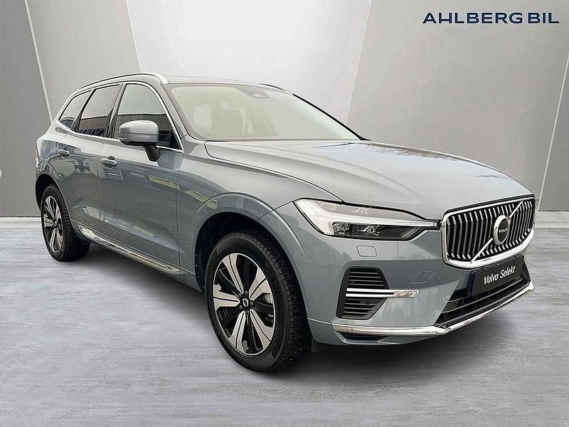 Grå Begagnad 2024 Volvo XC60 Plus SUV | 539 500 kr (Marknadspris) - Bild 1/3