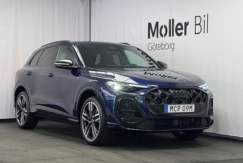 Blå (navarrablå metallic) Ny 2025 Audi Q5 S-Line SUV | 776 200 kr - Bild 1/4