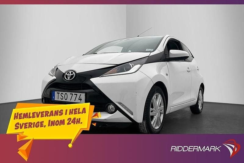Vit Begagnad 2018 Toyota Aygo Halvkombi | 114 800 kr (Marknadspris) - Bild 1/3