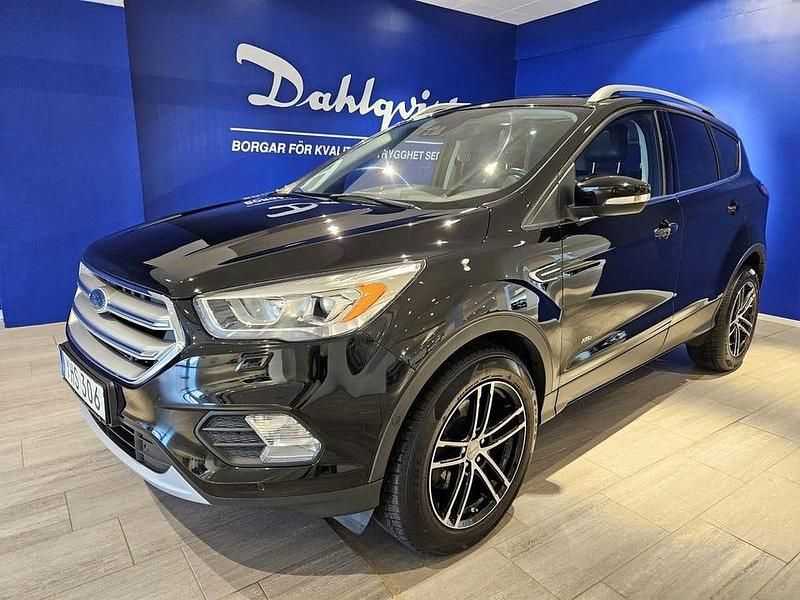 Svart Begagnad 2016 Ford Kuga SUV | 184 000 kr (Dyr) - Bild 1/4