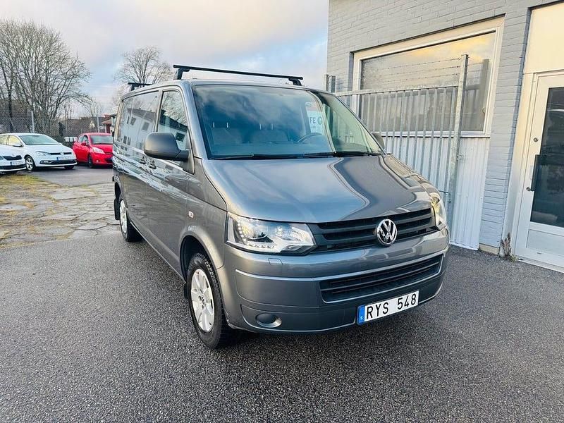 Grå metallic Begagnad 2014 VW T5 Van | 129 900 kr (Dyr) - Bild 1/4